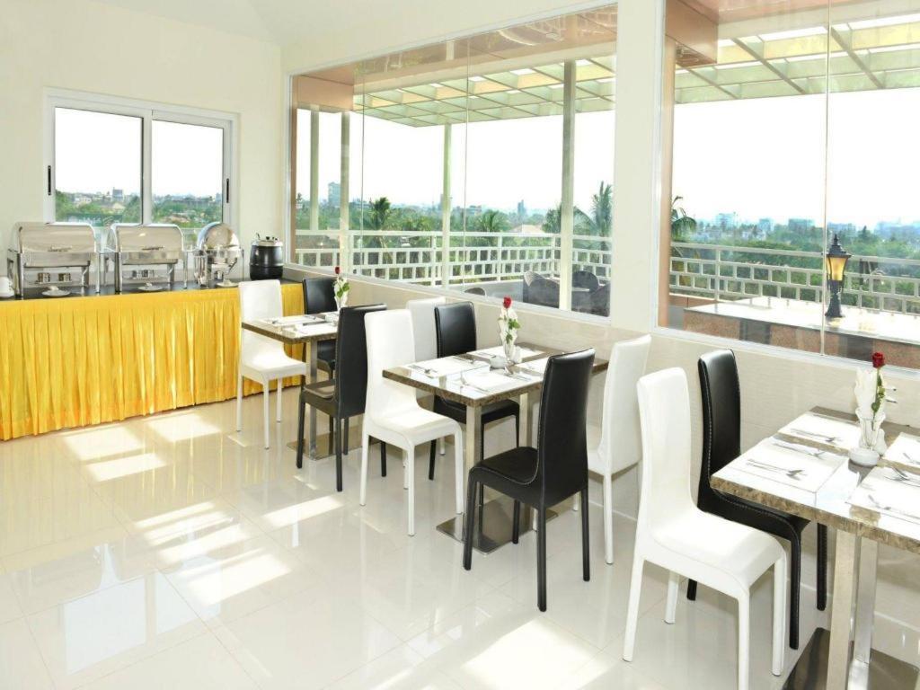 8Day Hotel Yangon Dış mekan fotoğraf