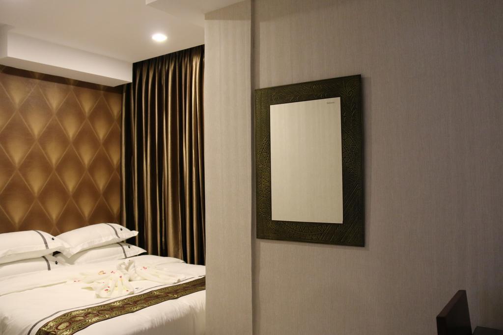 8Day Hotel Yangon Oda fotoğraf