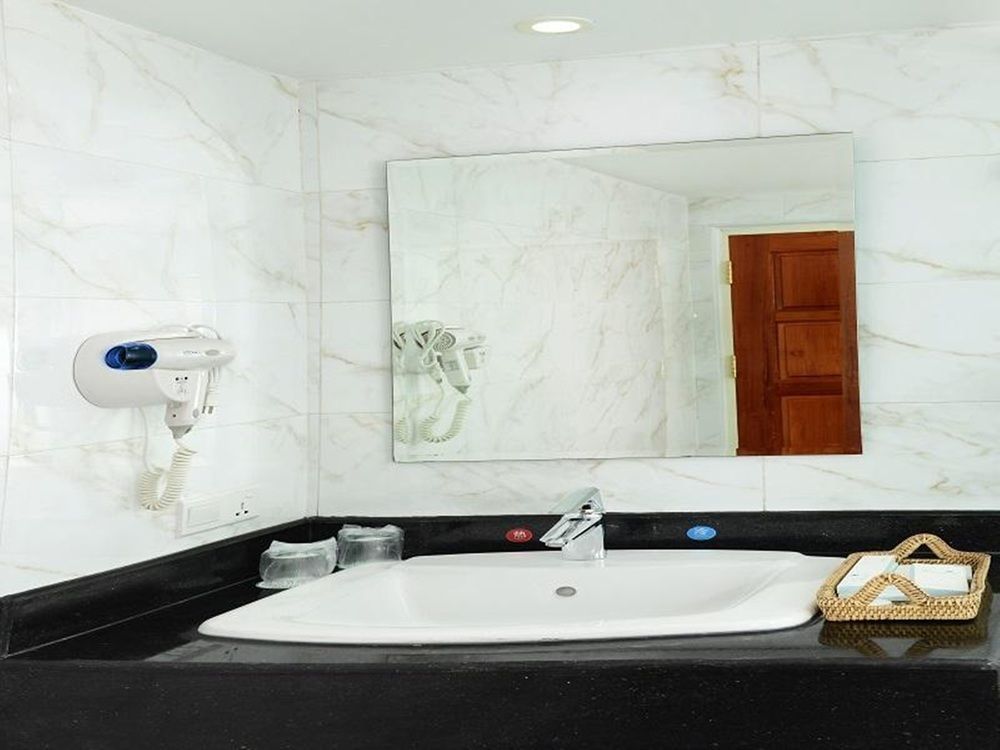 8Day Hotel Yangon Dış mekan fotoğraf